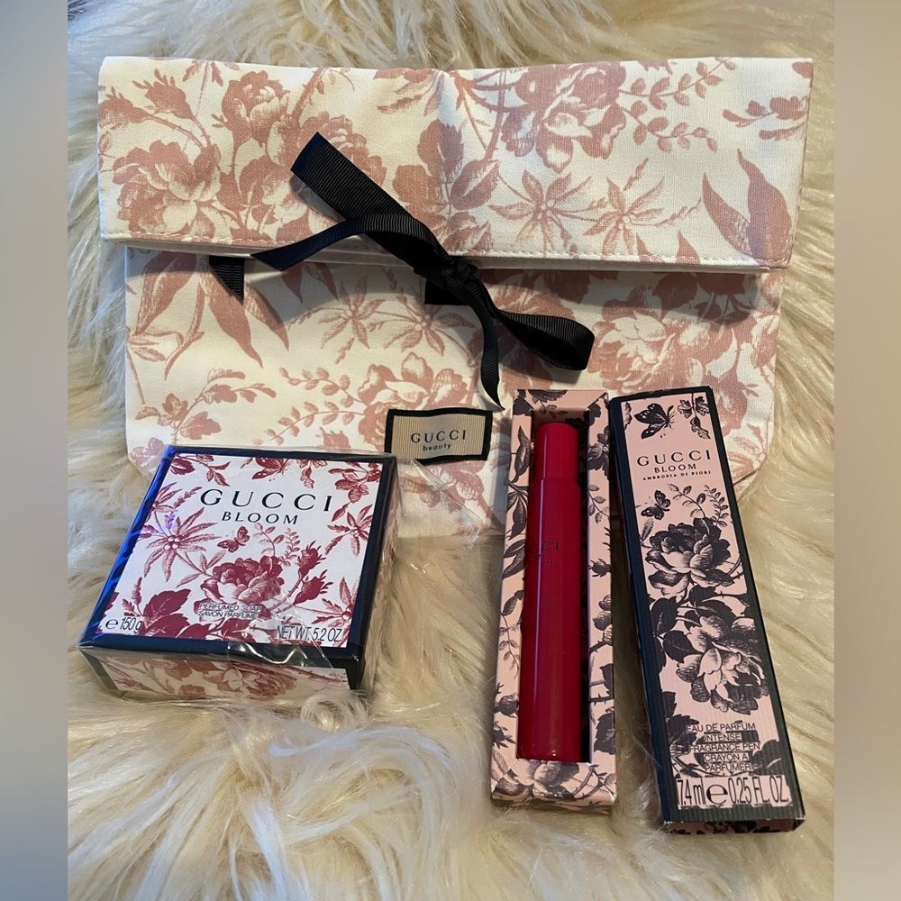 Gucci Bloom Soap Cosmetic Case And Bloom Travel Spray Set Gucci Bloom Soap Cosmetic Case And Bloom Travel Spray Set